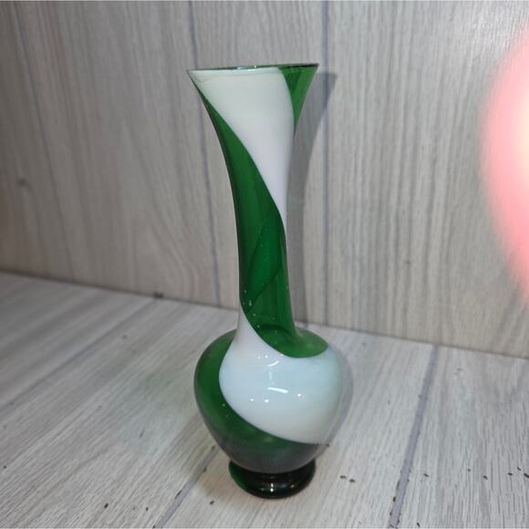Vtg Emerald Green & White Swirl Glass Vase MCM Art Glass 8" Handcrafted Japan - Picture 2 of 5